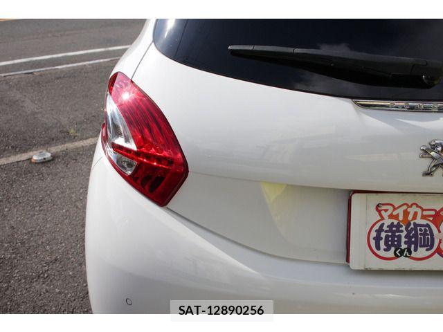Peugeot 208 2015-08 8745160-17
