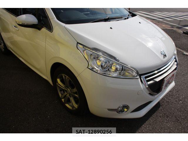 Peugeot 208 2015-08 8745160-5