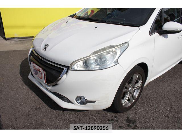 Peugeot 208 2015-08 8745160-6