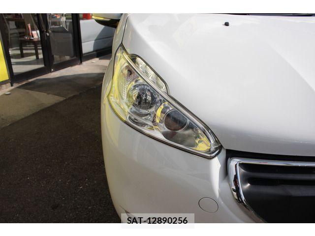 Peugeot 208 2015-08 8745160-8