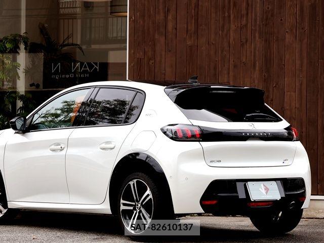 Peugeot 208 2021-12 8831047-12