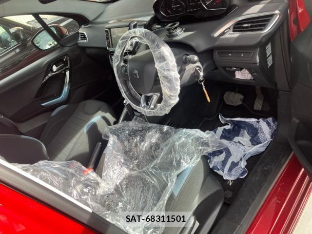 Peugeot 208 2012-11 8831048-11