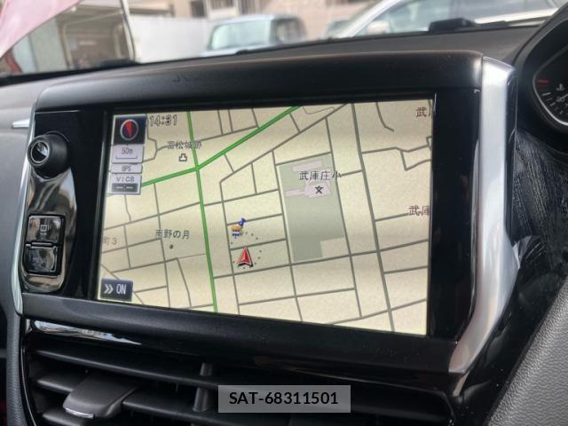 Peugeot 208 2012-11 8831048-16
