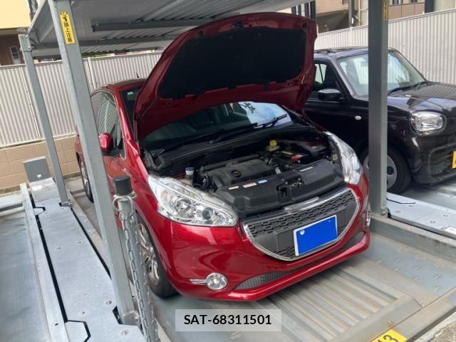 Peugeot 208 2012-11 8831048-2