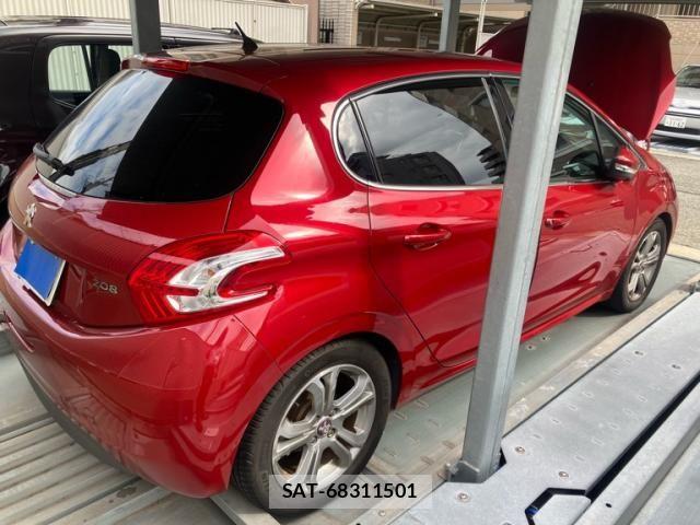 Peugeot 208 2012-11 8831048-3