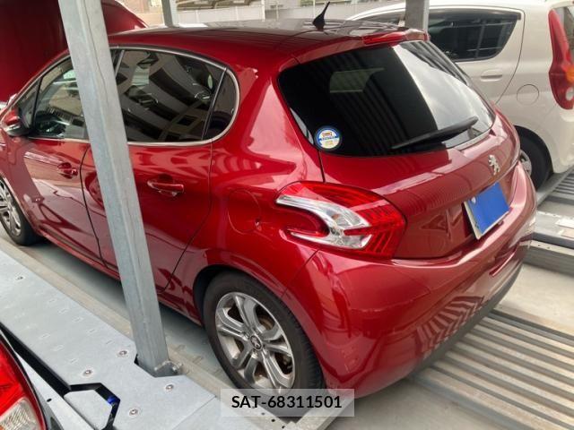 Peugeot 208 2012-11 8831048-4