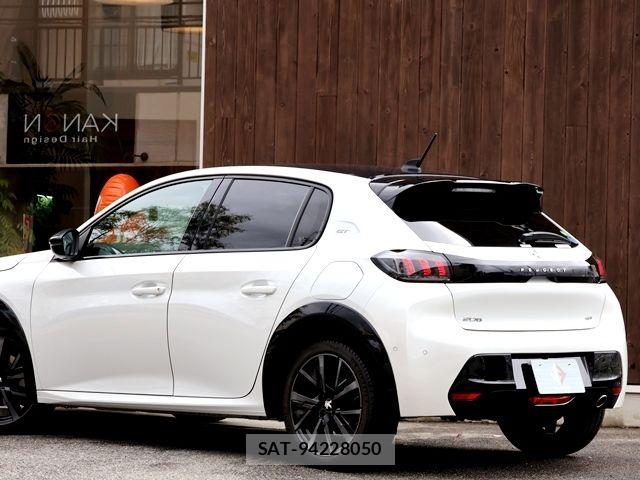 Peugeot 208 2021-07 8850339-12