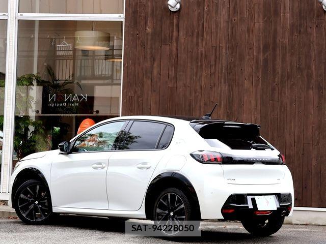 Peugeot 208 2021-07 8850339-2