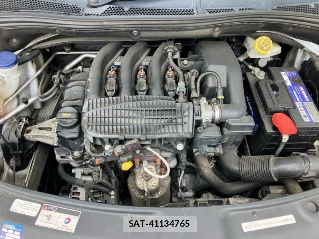 Peugeot 208 2015-03 8871810-11