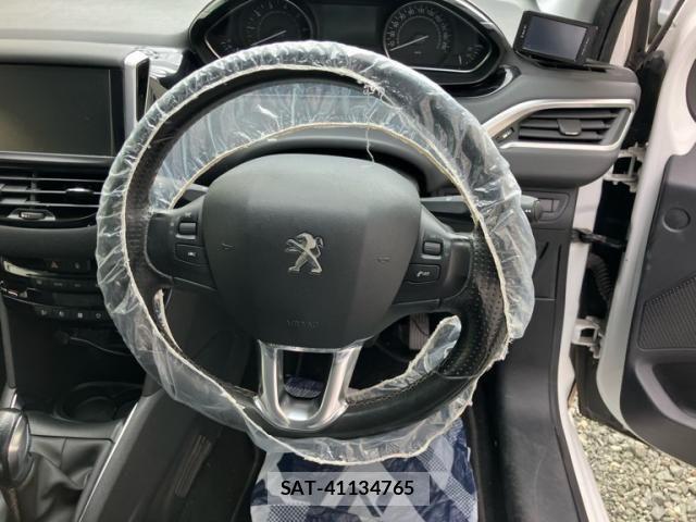 Peugeot 208 2015-03 8871810-14