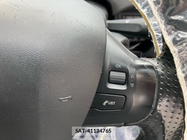 Peugeot 208 2015-03 8871810-15