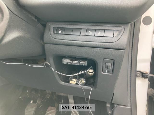 Peugeot 208 2015-03 8871810-17