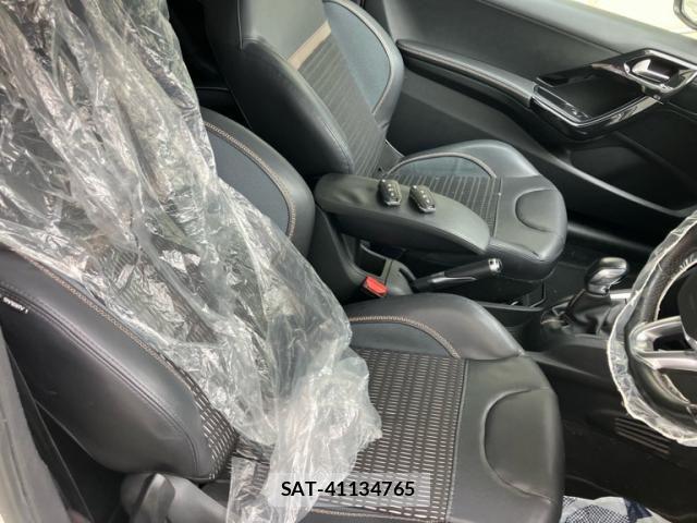 Peugeot 208 2015-03 8871810-18