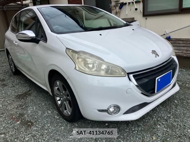 Peugeot 208 2015-03 8871810-1