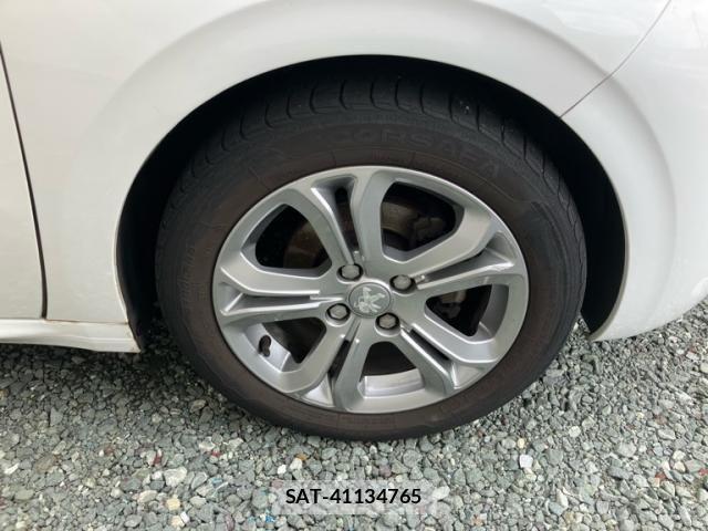 Peugeot 208 2015-03 8871810-3