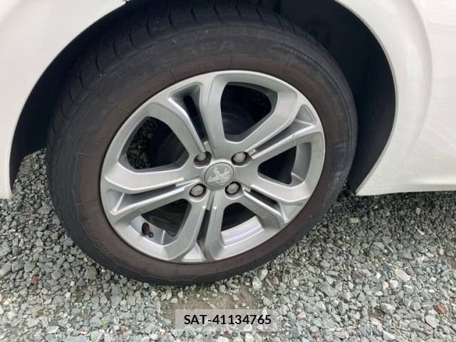Peugeot 208 2015-03 8871810-4