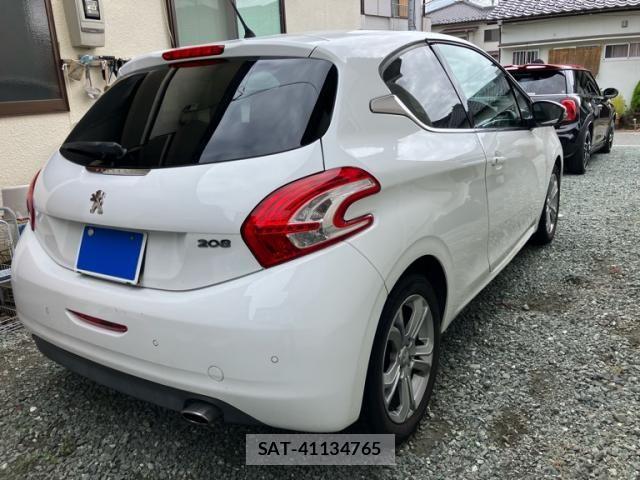Peugeot 208 2015-03 8871810-6
