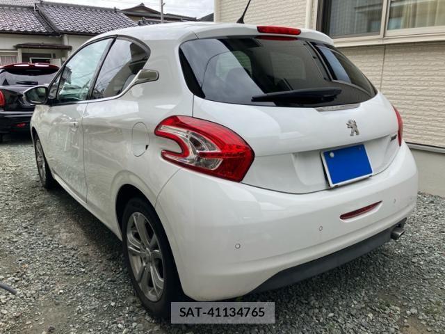 Peugeot 208 2015-03 8871810-7