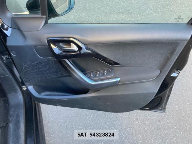 Peugeot 208 2013-03 8881522-14