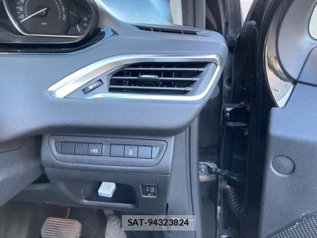 Peugeot 208 2013-03 8881522-15