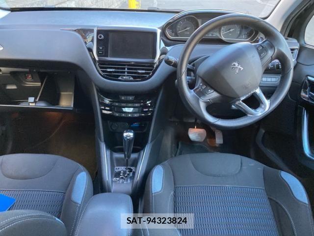 Peugeot 208 2013-03 8881522-22