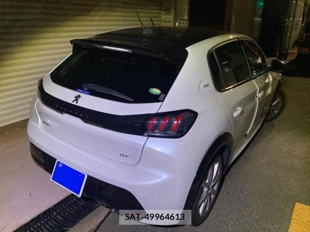 Peugeot 208 2022-04 8881517-10