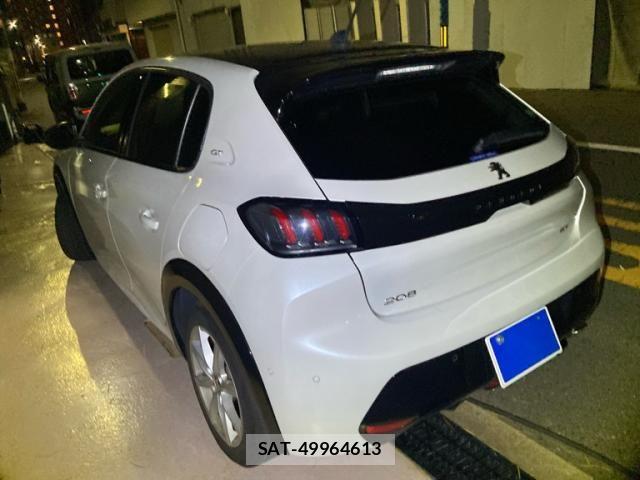 Peugeot 208 2022-04 8881517-11