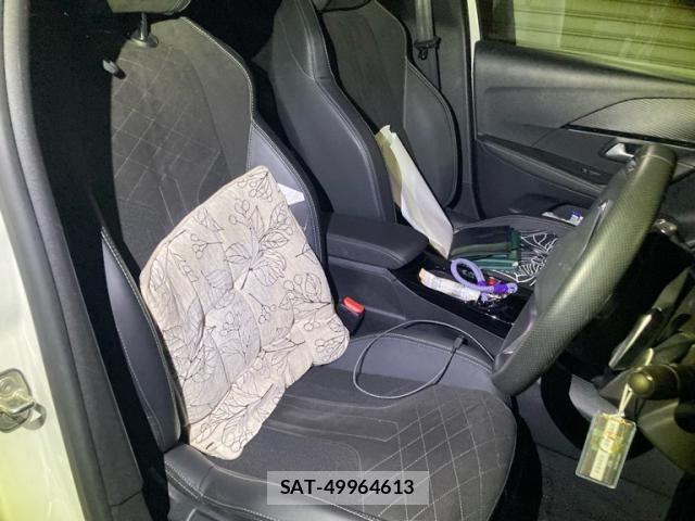 Peugeot 208 2022-04 8881517-7