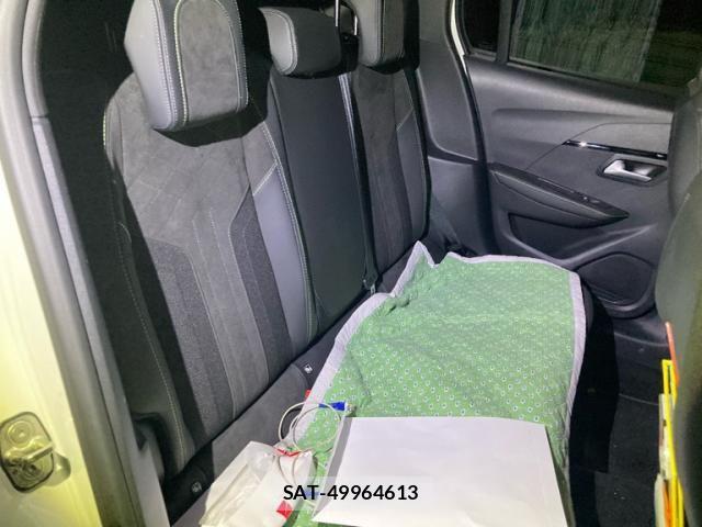Peugeot 208 2022-04 8881517-8