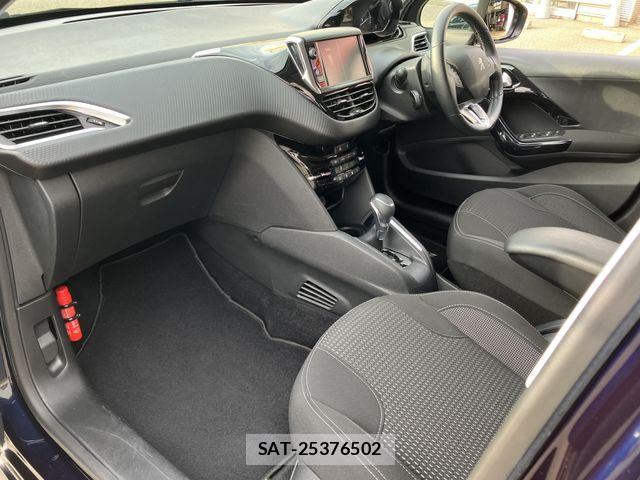 Peugeot 208 2019-06 8881520-11