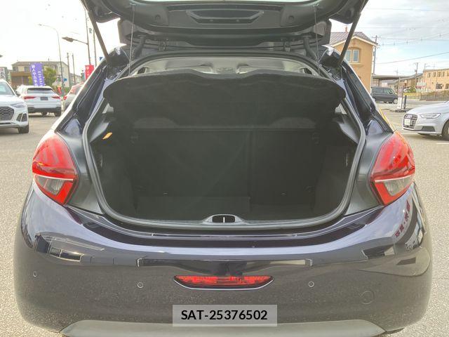 Peugeot 208 2019-06 8881520-15