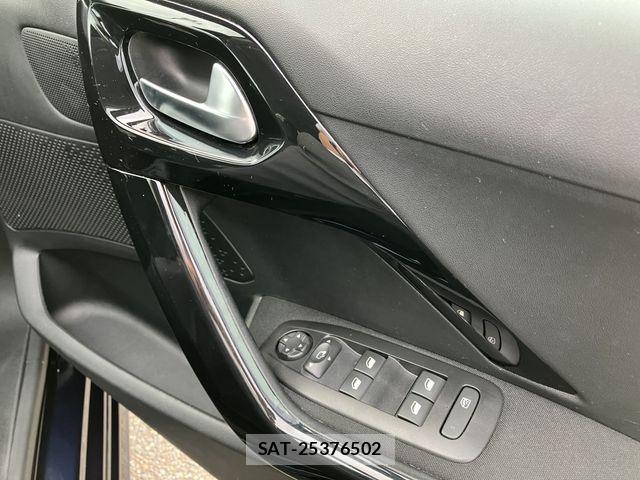 Peugeot 208 2019-06 8881520-24