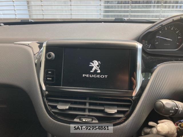 Peugeot 208 2017-10 8881519-11