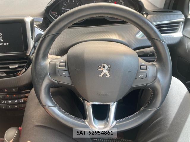 Peugeot 208 2017-10 8881519-12