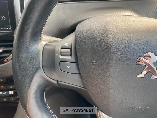 Peugeot 208 2017-10 8881519-14