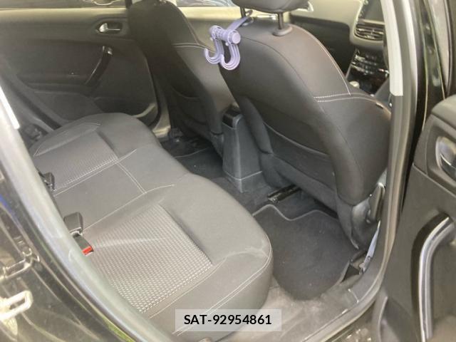 Peugeot 208 2017-10 8881519-7
