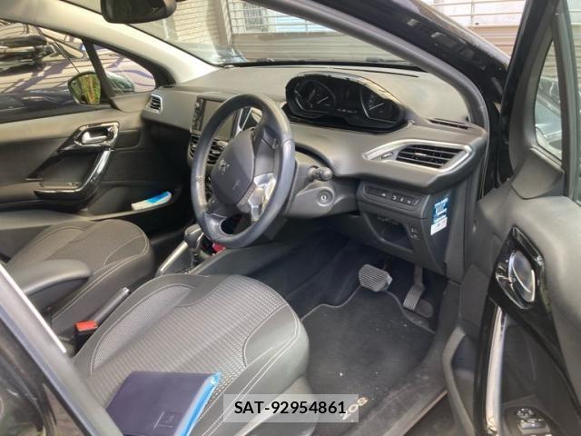 Peugeot 208 2017-10 8881519-8