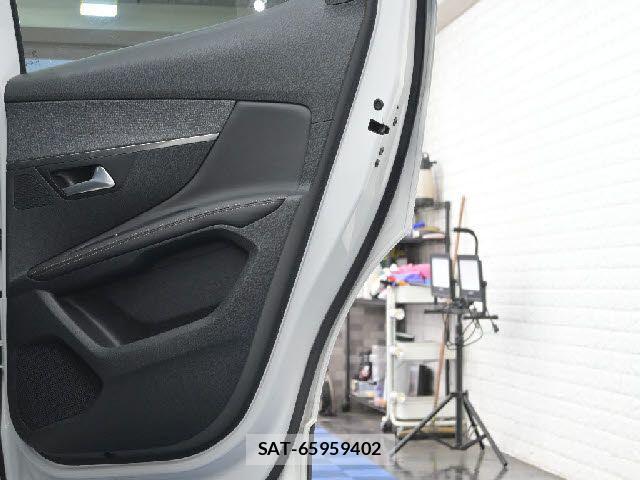 Peugeot 3008 2018-10 1847695-22