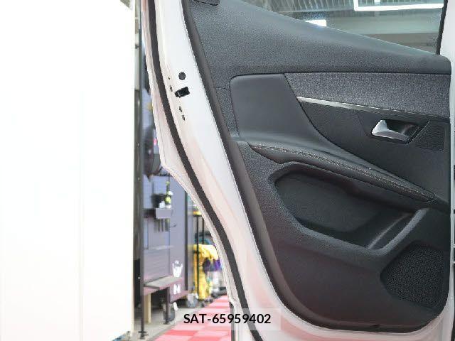 Peugeot 3008 2018-10 1847695-24