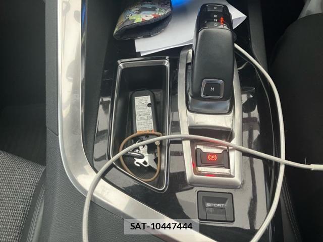 Peugeot 3008 2018-09 7216235-22