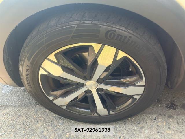 Peugeot 3008 2019-07 7502209-10