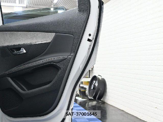 Peugeot 3008 2024-03 7903219-22