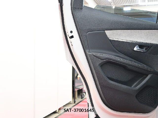Peugeot 3008 2024-03 7903219-24