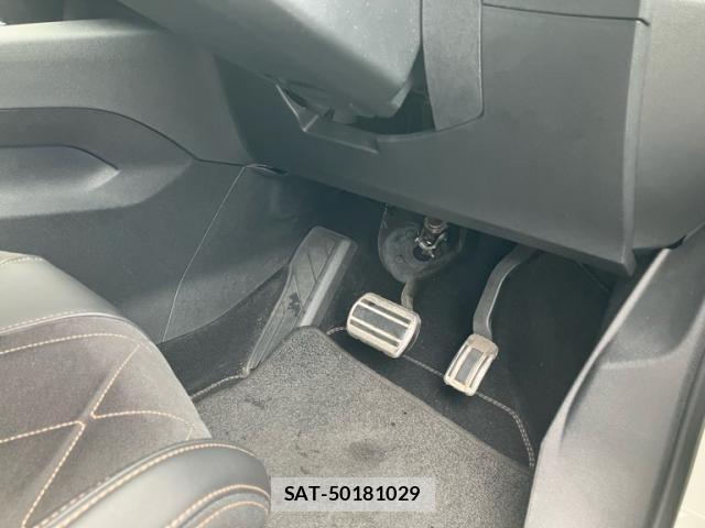 Peugeot 3008 2018-05 8037576-16