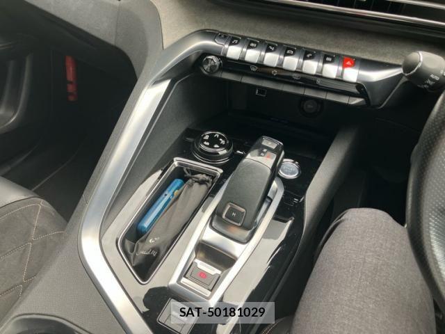 Peugeot 3008 2018-05 8037576-21