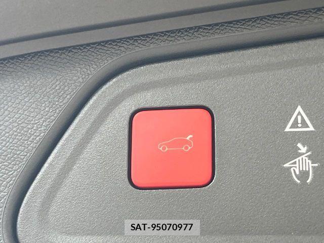 Peugeot 3008 2019-03 8131852-8