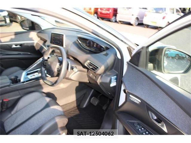 Peugeot 3008 2019-04 8209510-22