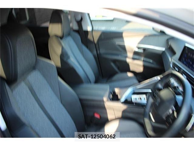 Peugeot 3008 2019-04 8209510-25