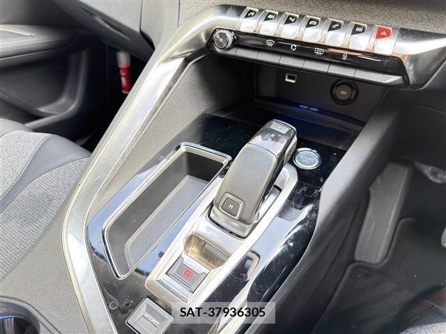 Peugeot 3008 2017-07 8209511-15