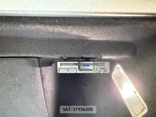 Peugeot 3008 2017-07 8209511-16
